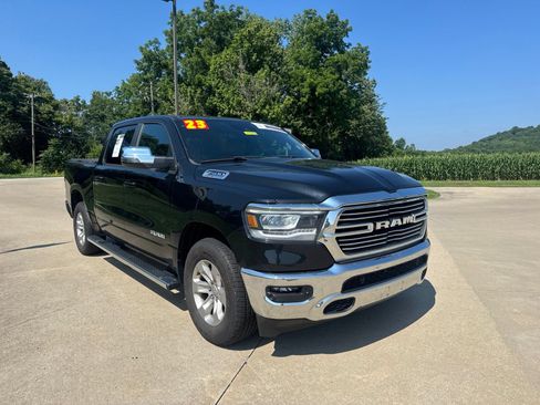 Used 2023 RAM 1500 Laramie AWD/4WD image 3
