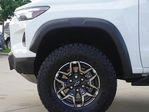 Used 2024 Chevrolet Colorado ZR2 w/ ZR2 Convenience Package III AWD/4WD image 5