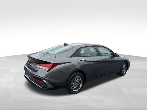 Used 2024 Hyundai Elantra SEL FWD image 6