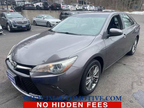 Used 2016 Toyota Camry SE image 1