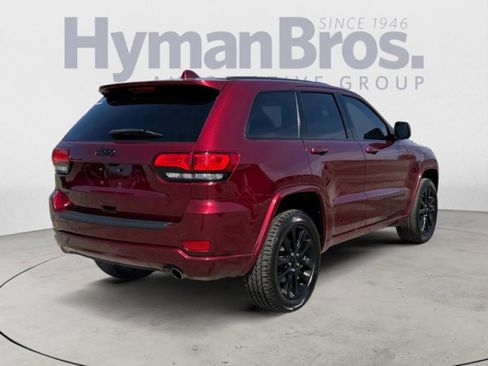 Used 2022 Jeep Grand Cherokee Laredo X image 3
