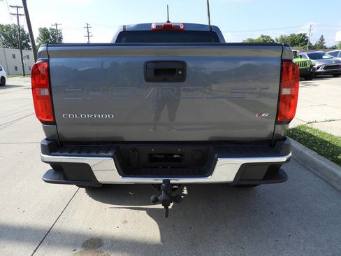 Used 2022 Chevrolet Colorado W/T w/ WT Convenience Package AWD/4WD image 9