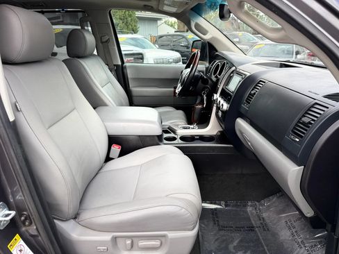 Used 2017 Toyota Sequoia Platinum AWD/4WD image 23