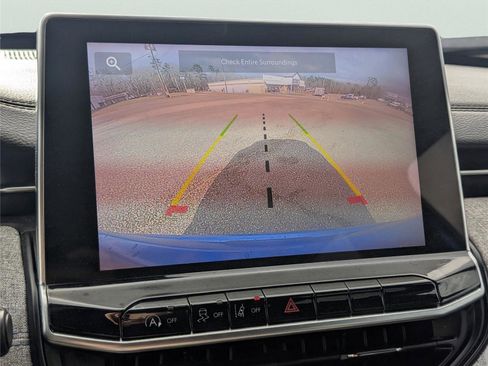 Used 2024 Jeep Compass Latitude image 15