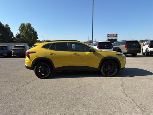Used 2024 Chevrolet Trax ACTIV w/ Sunroof Package FWD image 4