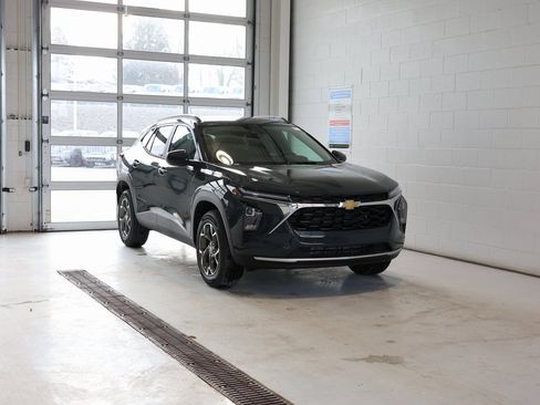 New 2026 Chevrolet Trax LT w/ LT Convenience Package image 2