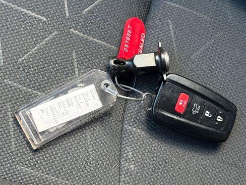 Used 2025 Toyota RAV4 XLE w/ Convenience Package image 18