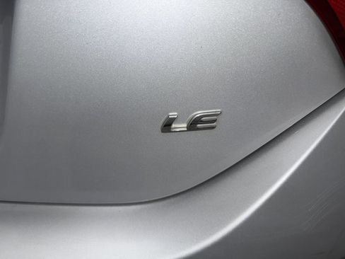 Used 2019 Toyota Corolla LE image 29