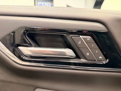 Used 2025 GMC Yukon Denali w/ Denali Reserve Package AWD/4WD image 29
