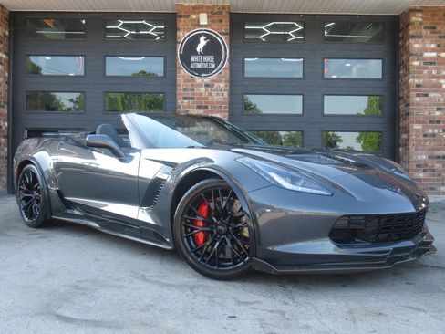 Used 2019 Chevrolet Corvette Z06 w/ Z07 Performance Package RWD image 2