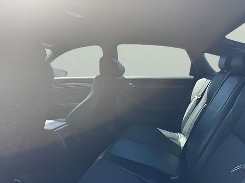 Used 2018 Honda Accord Sport image 9