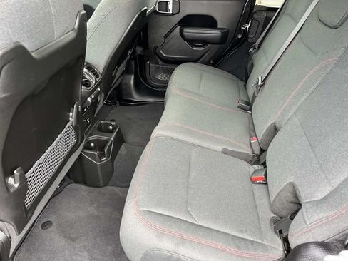 Used 2025 Jeep Wrangler Unlimited Rubicon AWD/4WD image 18