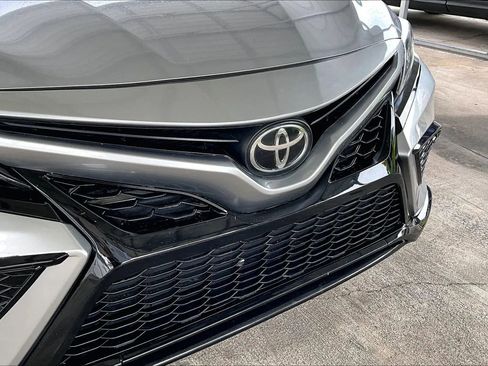Used 2021 Toyota Camry SE FWD image 29