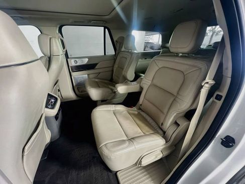 Used 2021 Lincoln Navigator Reserve w/ Luxury Package RWD image 27