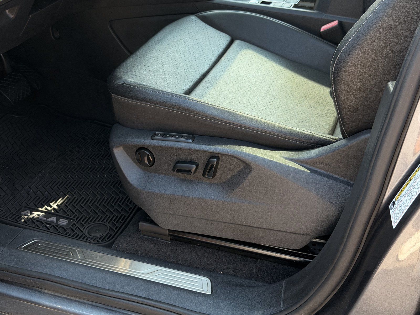 Used 2018 Volkswagen Atlas SEL FWD image 14