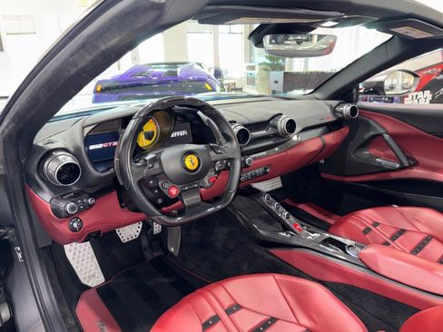 Used 2021 Ferrari 812 GTS image 4