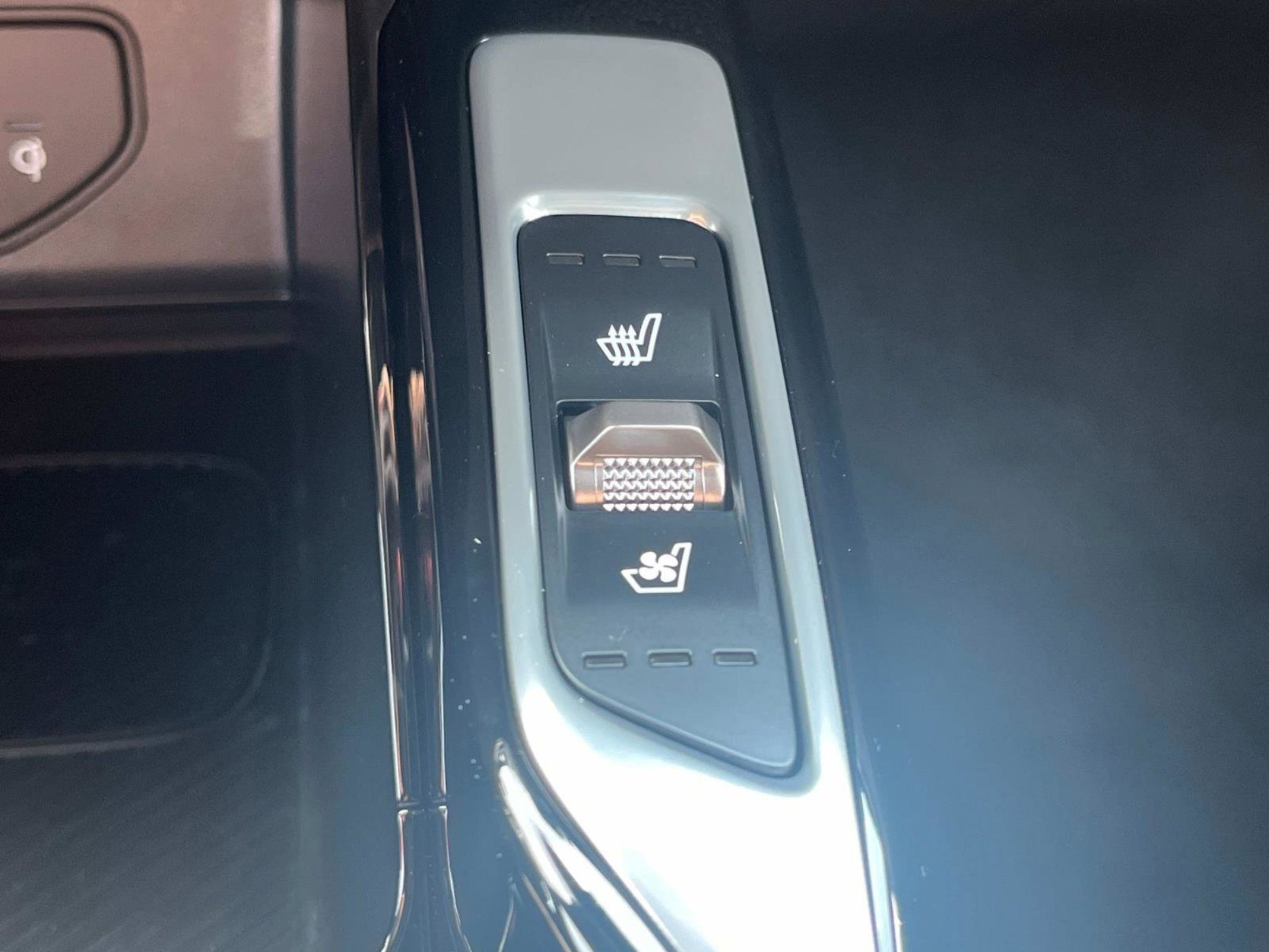 New 2025 Kia Sorento SX Prestige AWD/4WD image 32