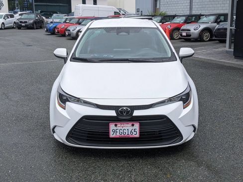 Used 2023 Toyota Corolla LE image 2