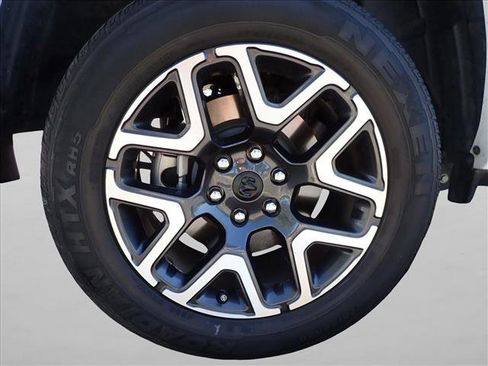Used 2025 RAM 1500 Laramie AWD/4WD image 6