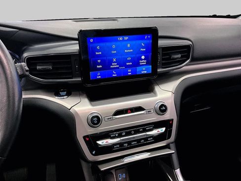 Used 2022 Ford Explorer XLT w/ Equipment Group 202A image 6