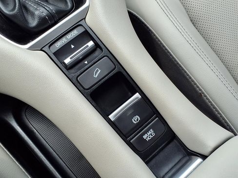 Used 2025 Honda HR-V EX-L image 24