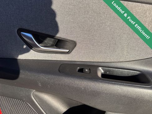 Used 2022 Hyundai Elantra Limited image 16