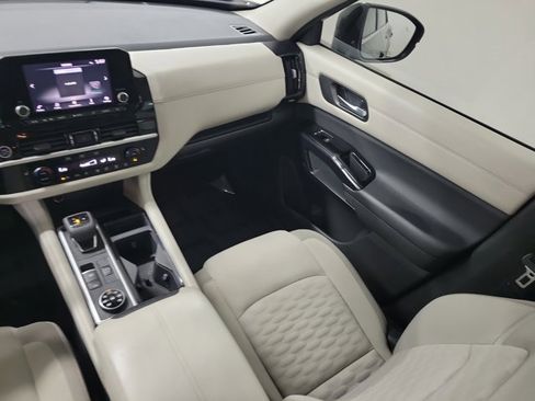 Certified 2022 Nissan Pathfinder SV w/ SV Premium Package image 13