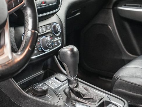 Used 2020 Jeep Cherokee High Altitude image 23