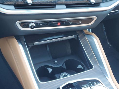 Certified 2025 BMW X6 xDrive40i w/ Executive Package image 19