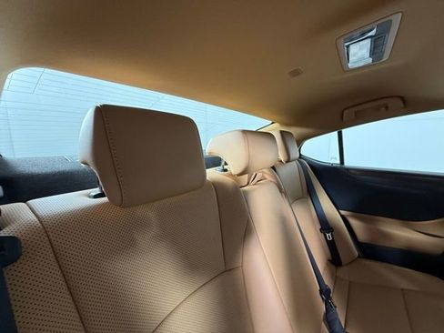 Certified 2025 Lexus ES 300h w/ Premium Package image 28