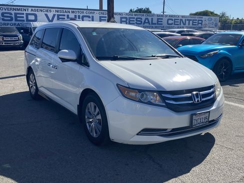 Used 2017 Honda Odyssey SE image 4