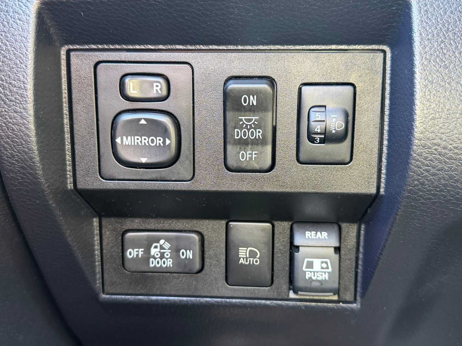 Used 2018 Toyota Tundra Limited w/ Limited Premium Package AWD/4WD image 15