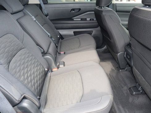 Certified 2025 Nissan Pathfinder SV image 27