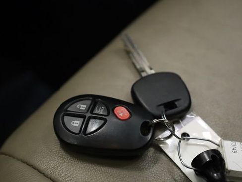 Used 2011 Toyota Highlander SE image 37