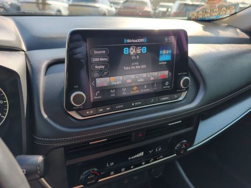 Used 2024 Nissan Rogue SV FWD image 25
