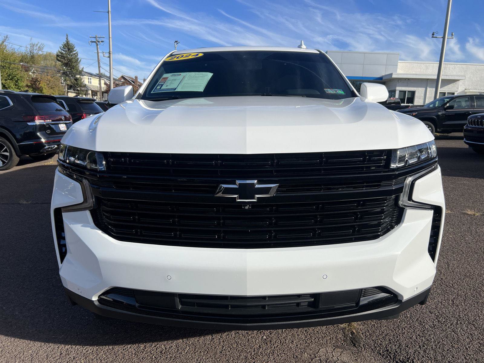 Used 2024 Chevrolet Suburban RST w/ Luxury Package AWD/4WD image 2