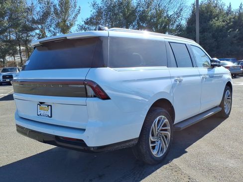 New 2026 Lincoln Navigator L Premier AWD/4WD image 6
