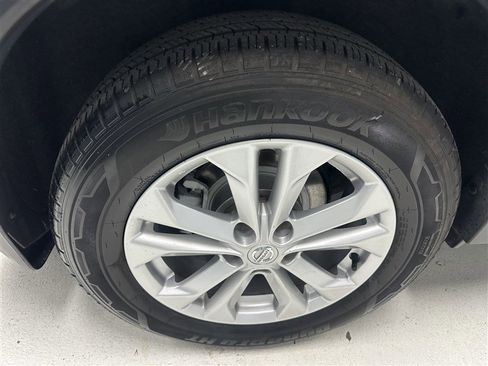 Used 2016 Nissan Rogue SV AWD/4WD image 13