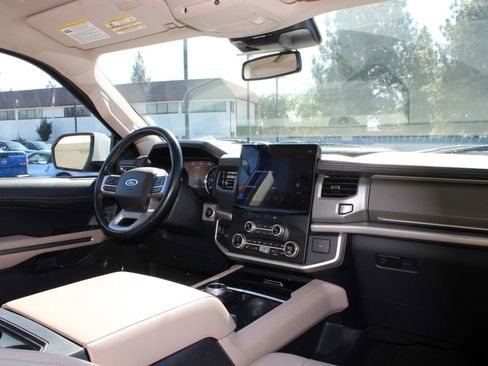 Used 2023 Ford Expedition Max XLT image 24