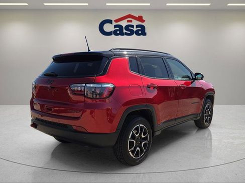Used 2025 Jeep Compass Trailhawk AWD/4WD image 3