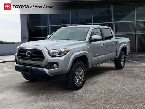Used 2017 Toyota Tacoma SR5 w/ Tow Package AWD/4WD image 8