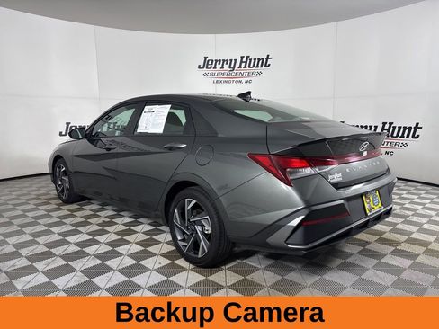 Used 2025 Hyundai Elantra Sport image 7