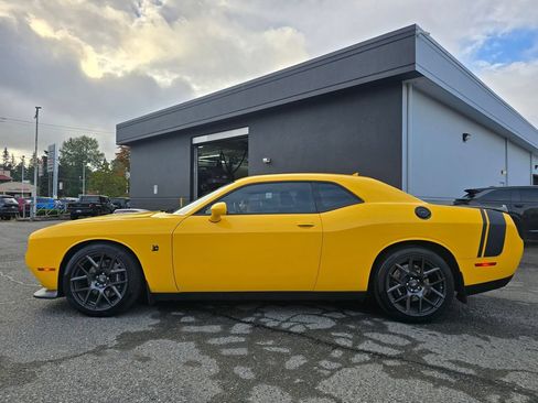 Used 2017 Dodge Challenger R/T Scat Pack RWD image 5