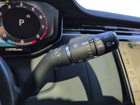 Certified 2025 Land Rover Range Rover SE image 27