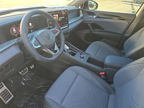 New 2026 Volkswagen Tiguan SE R-Line image 13