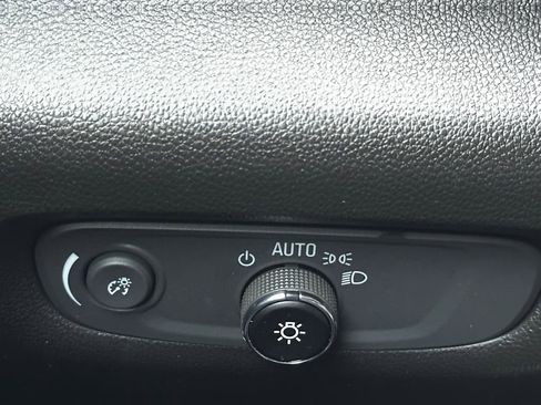 Used 2023 Chevrolet Traverse RS image 24