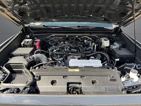 Certified 2025 Toyota Tacoma SR AWD/4WD image 20