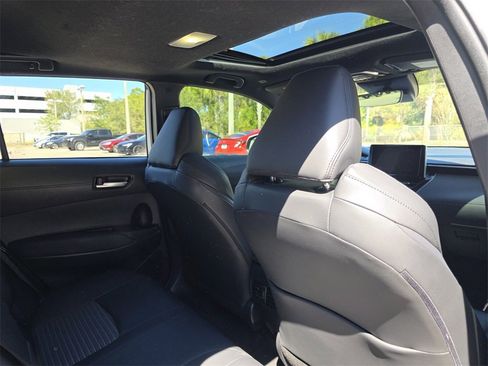 Used 2023 Toyota Corolla Cross SE w/ Convenience Package image 16