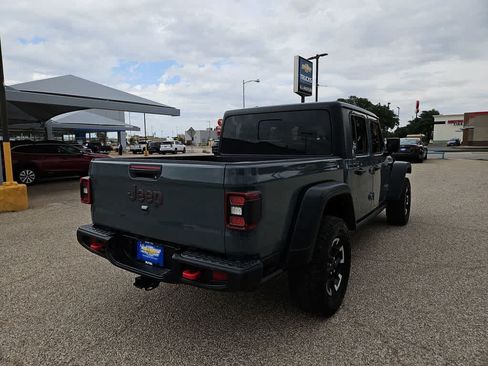 Used 2025 Jeep Gladiator Rubicon w/ Convenience Group AWD/4WD image 8