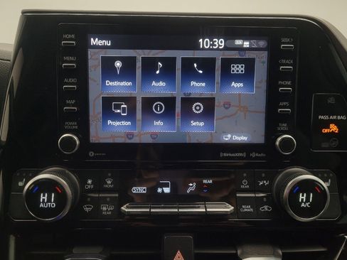 Used 2022 Toyota Highlander XLE image 25